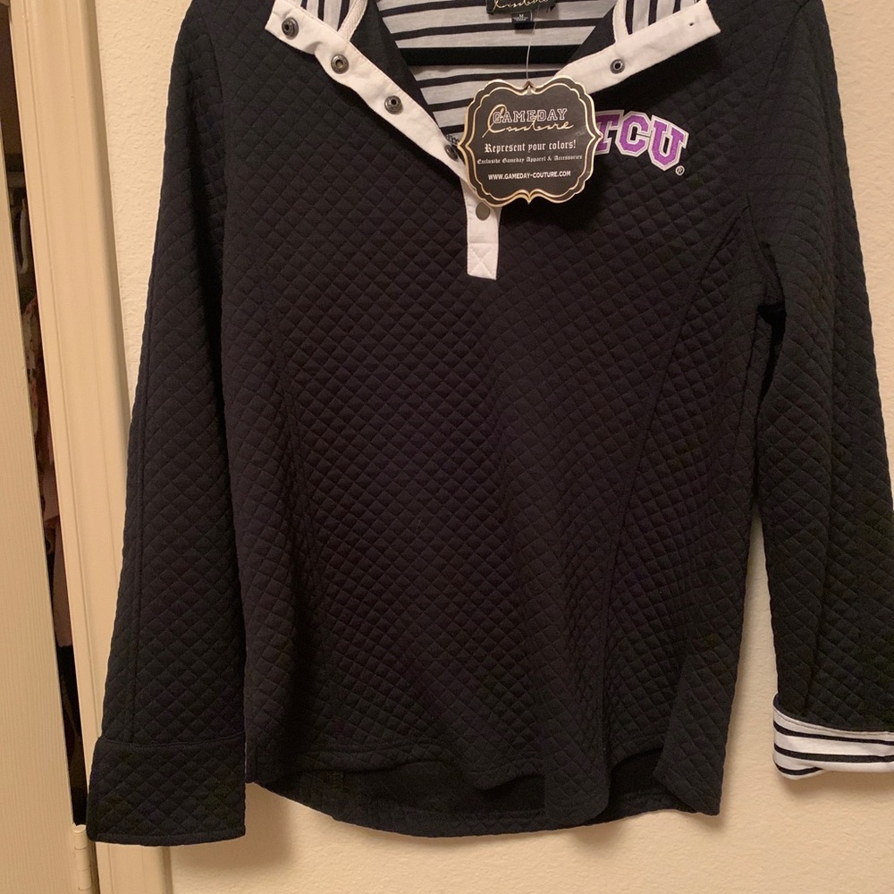 TCU: Women’s Medium: Black Quilted Pullover. *Button Defect* New With Tags.